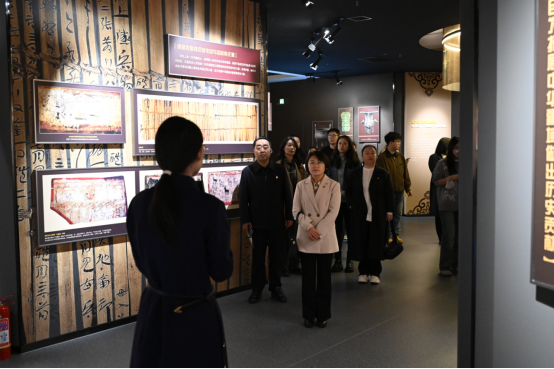 法學(xué)院開展“深耕教育沃土，鑄牢中華民族共同體意識(shí)根基”主題黨日活動(dòng)